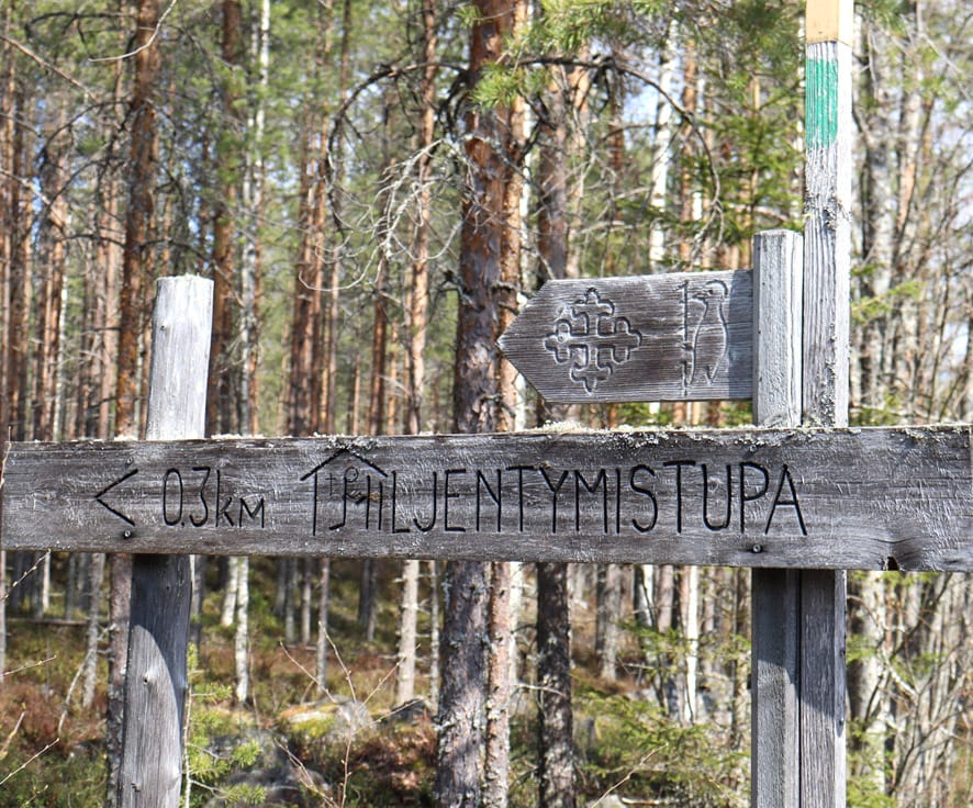 Peuran Polunvarrella oleva Hiljentymistupa retkeilijöiden ahkerassa käytössä