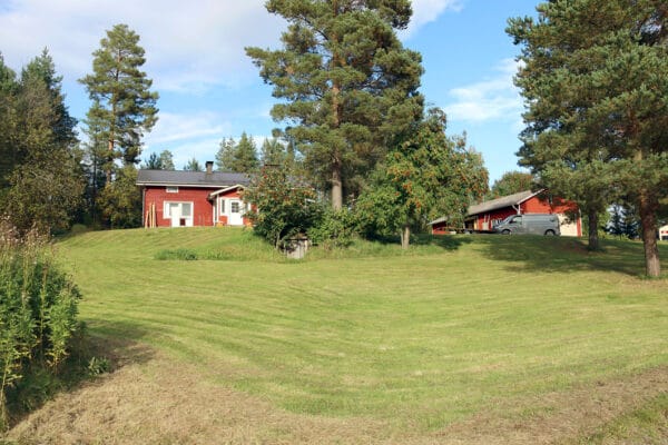 “Kalliolle kukkulalle remontoin minä kotini”
