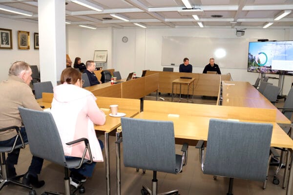 Fingrid piti kuulemiskokouksen Juurikkaperä-Pysäysperä-Nuojuankangas voimajohtolinjasta